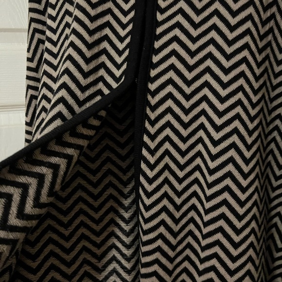 Liz Claiborne Ladies Cape - Picture 4 of 6